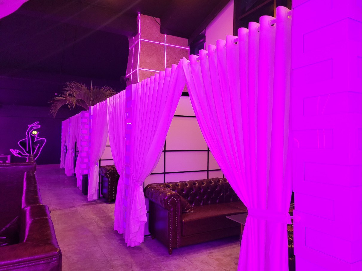 Danang X-Bar Lounge Gallery 3