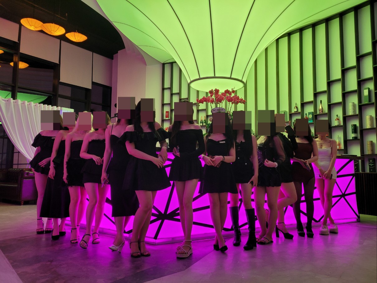 Danang X-Bar Lounge Gallery 2