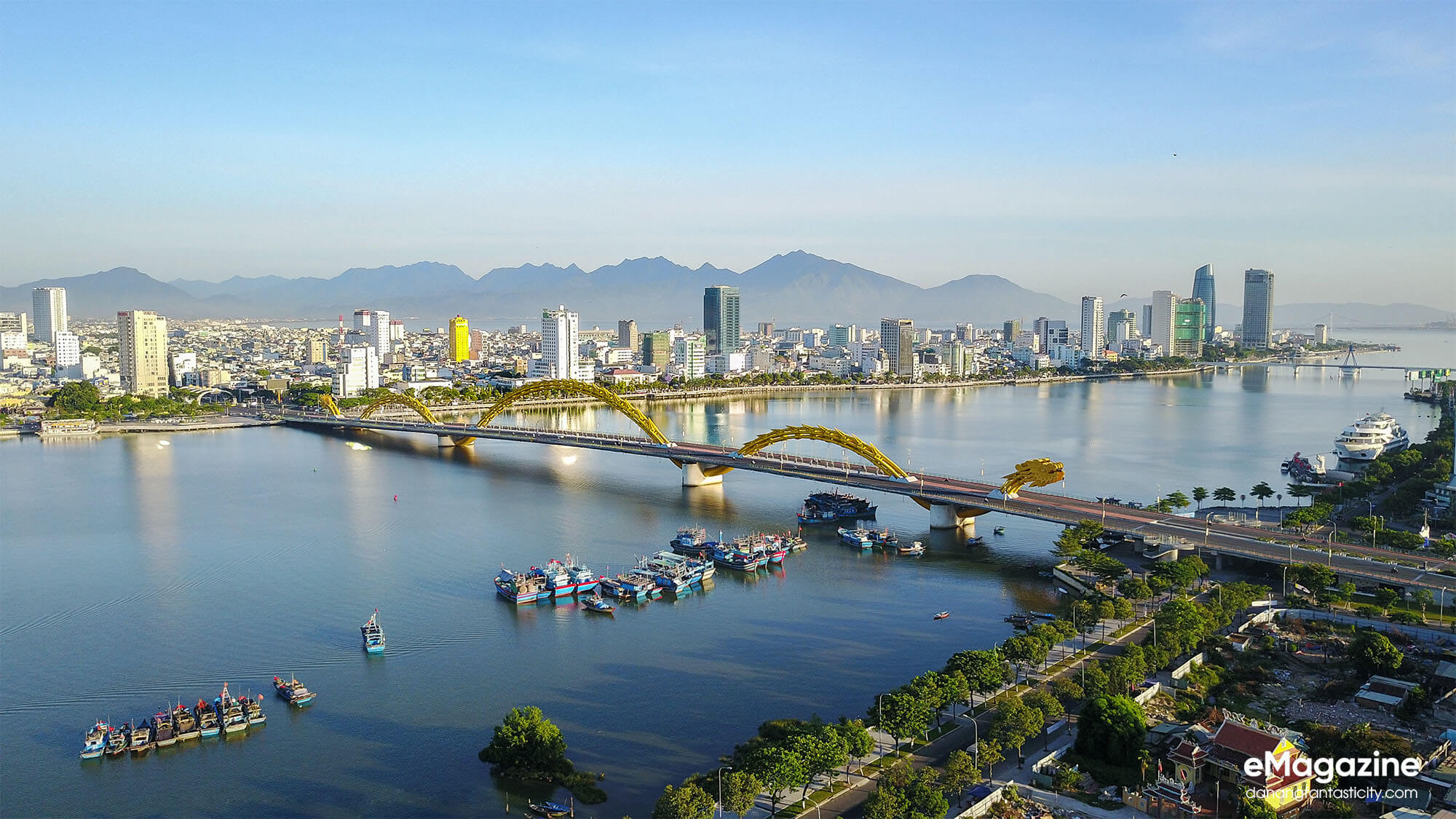 Dragon Bridge Da Nang night view over the Han River