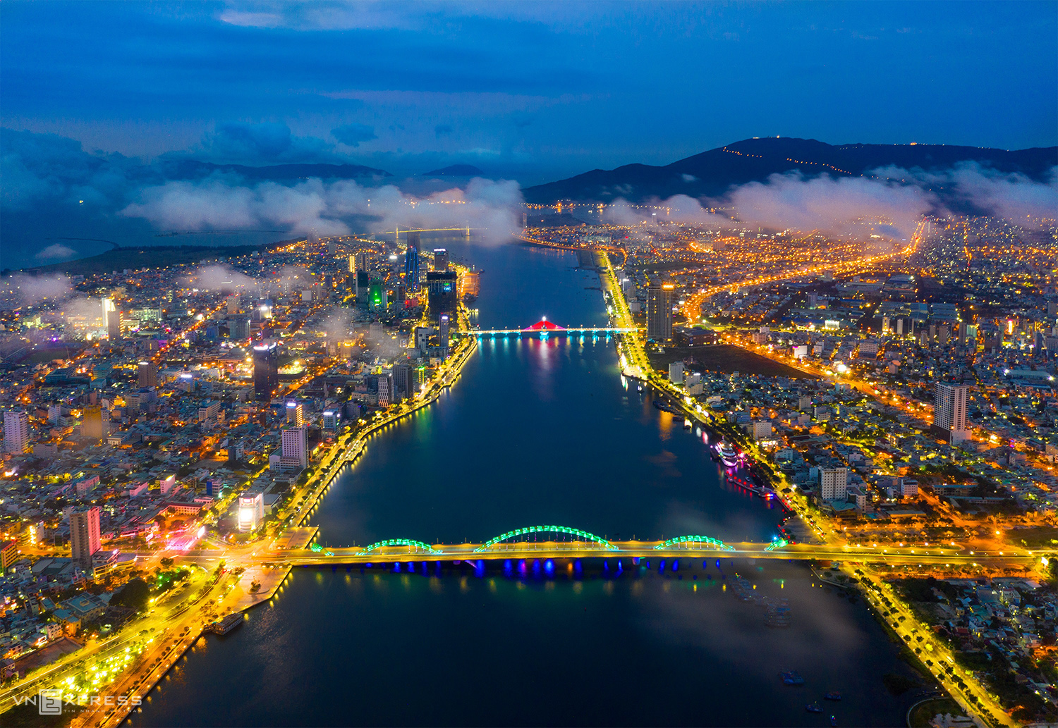 Da Nang Dragon Bridge riverside photo spot