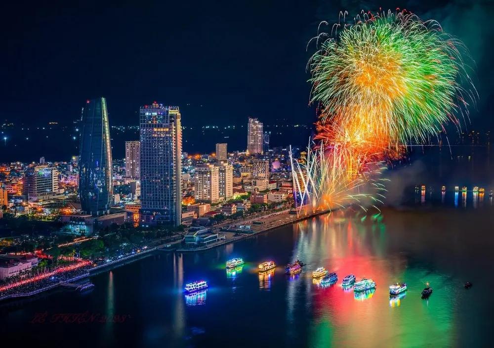 Visitors watching fireworks festival in Da Nang